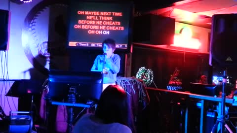 Girl stuns people in bar singing carrie underwood