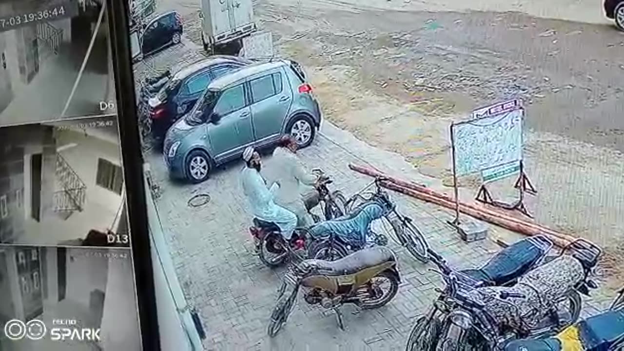 Motorcycle thieves steal from people without veil