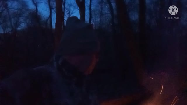 Campfire on a cold Tuesday night 🌙