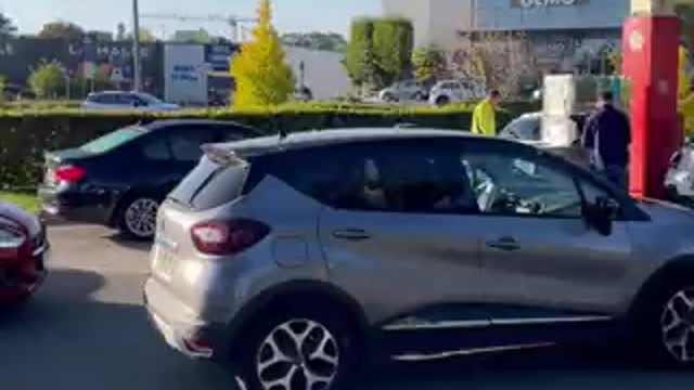 French police prohibit fueling up of more than 30 liters