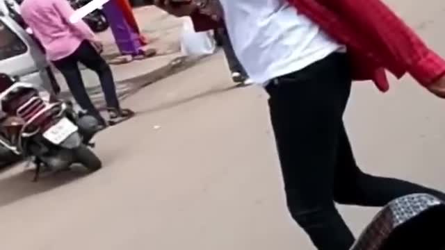 Very Danger Use Mobile by Road Crocing time
