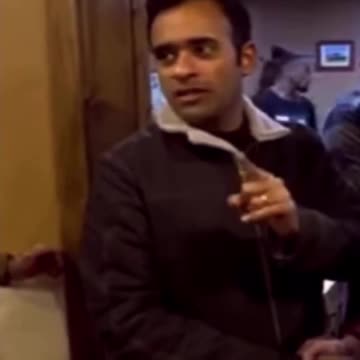 Vivek reveals theory that the billionaire donor class is switching their money to Nikki Haley.