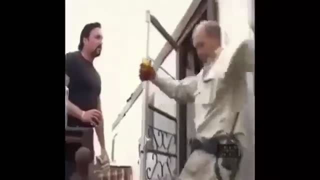 Apex Legends- When you wanna hit with a stranger.