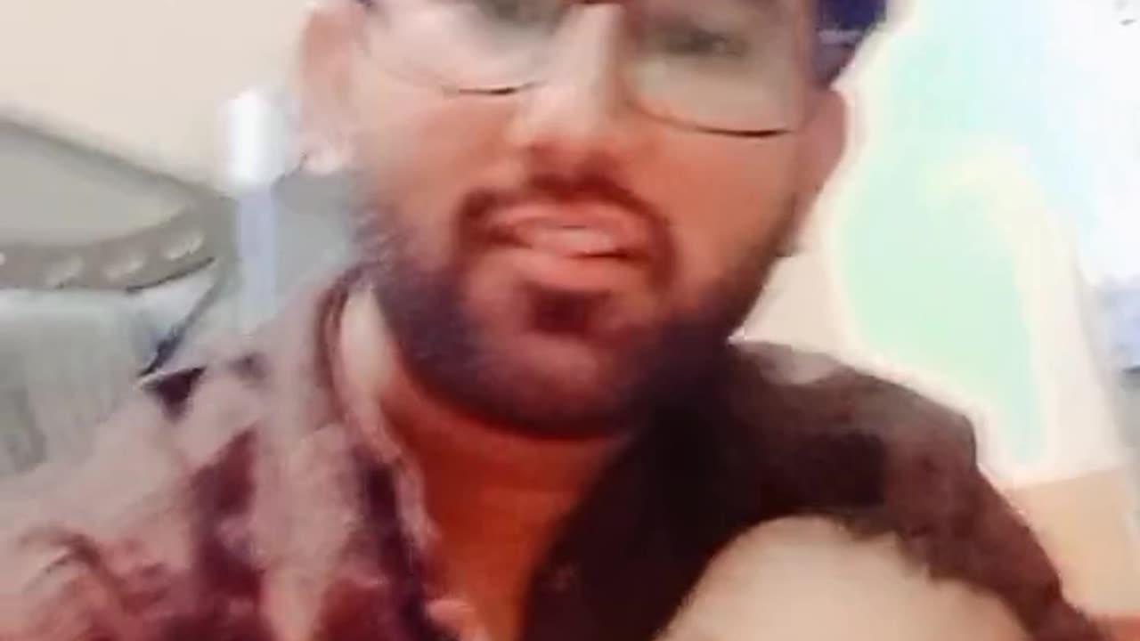 Dekhti Ho Mujhe Dekhti