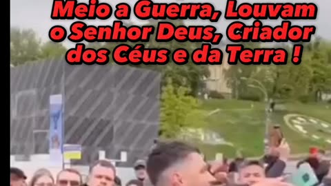 Adorando e Louvando ao Senhor Deus !