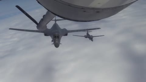 Stunning Video of B-1 Lancer in Action • Takeoff & Landing [Training Footage]8