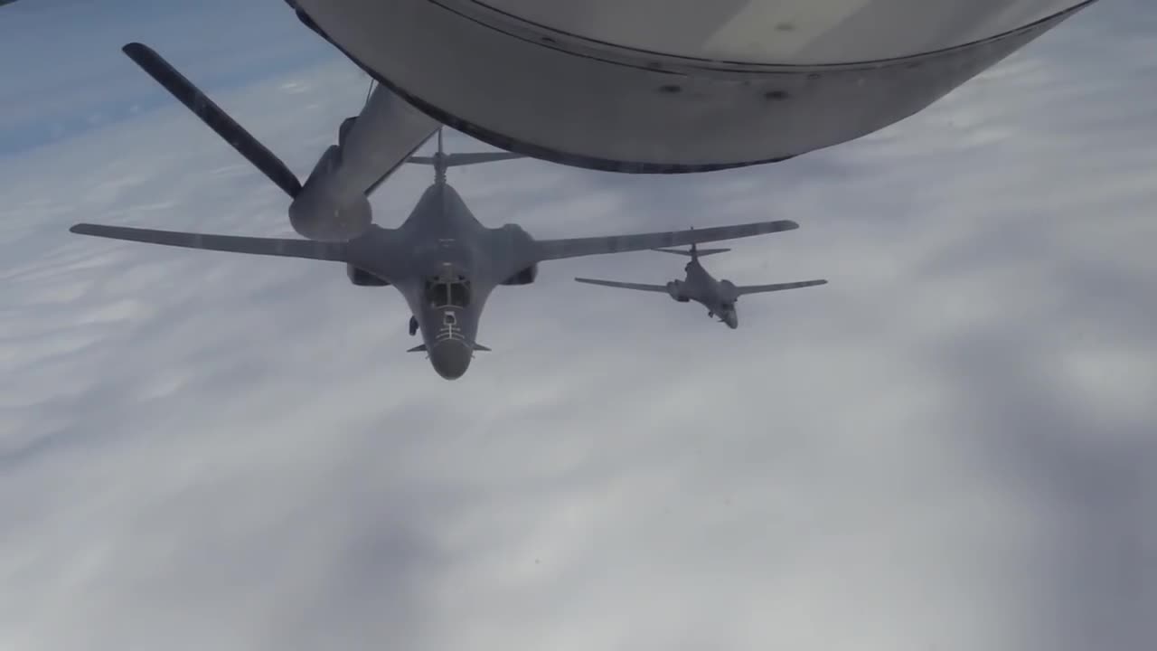 Stunning Video of B-1 Lancer in Action • Takeoff & Landing [Training Footage]8