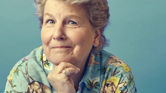 Sadly ! Sandi Toksvig is 'Seriously ill' with pneumonia in Australian hospital#sandiego #pneumonia