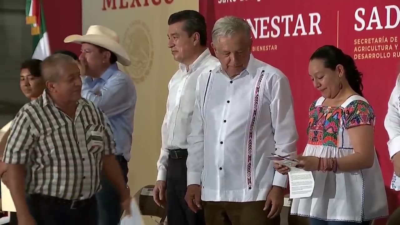 Entrega de 'Crédito Ganadero a la Palabra', desde Salto de Agua, Chiapas.