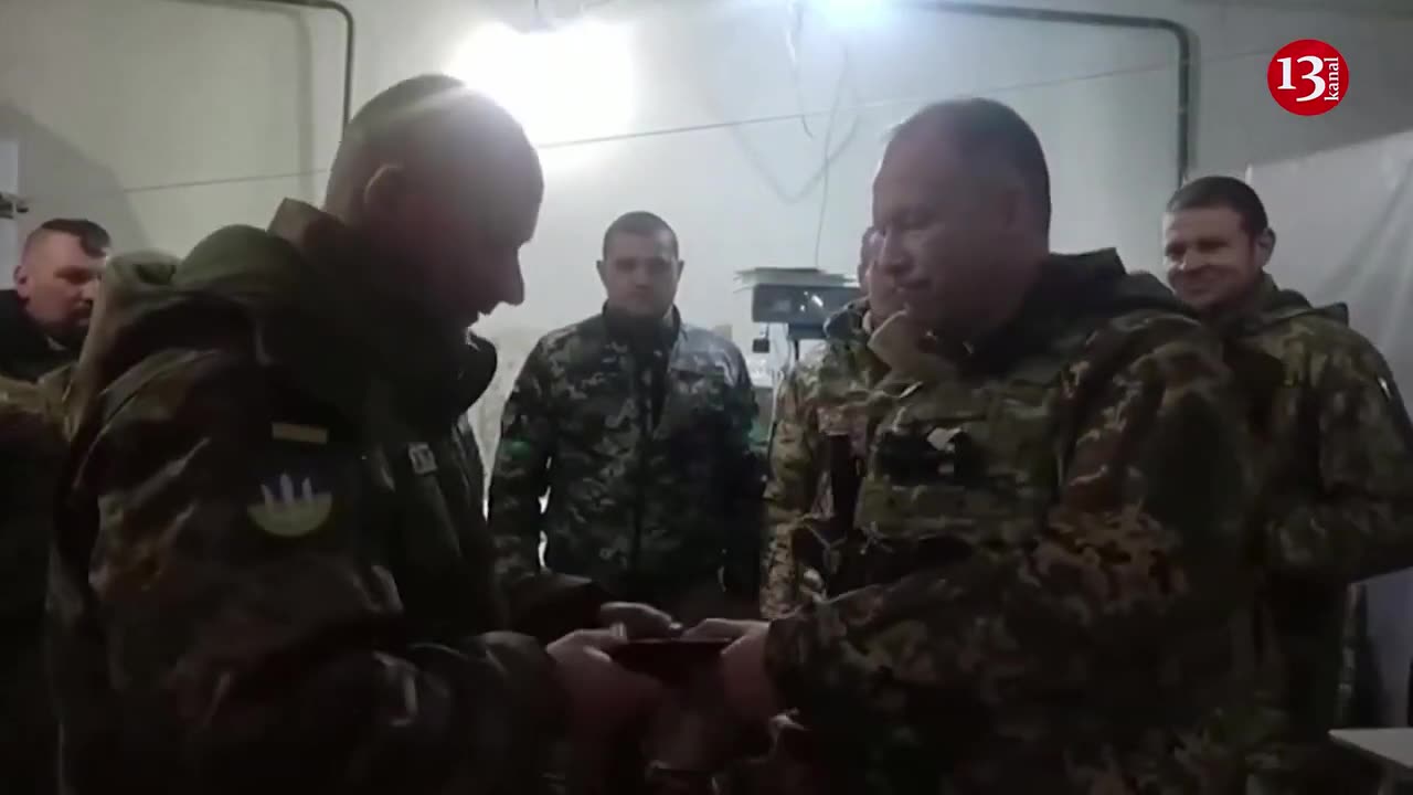 Ukraine top commander visits troops in Bakhmut - military video