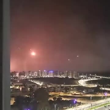 Israel s iron Dome intercept Hamas rockets in Ashkelon.