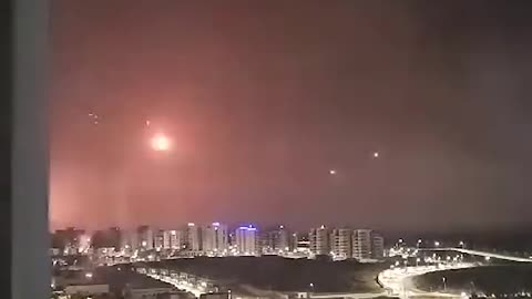 Israel s iron Dome intercept Hamas rockets in Ashkelon.