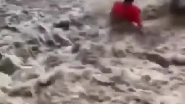 high waves make beach visitors washed away by the waves