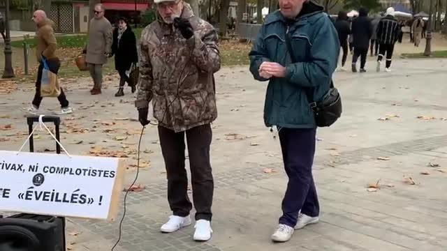 Les Masques Blancs Carcassonne et inter-collectifs En mémoire des victimes de l'inject 10 dec 2022