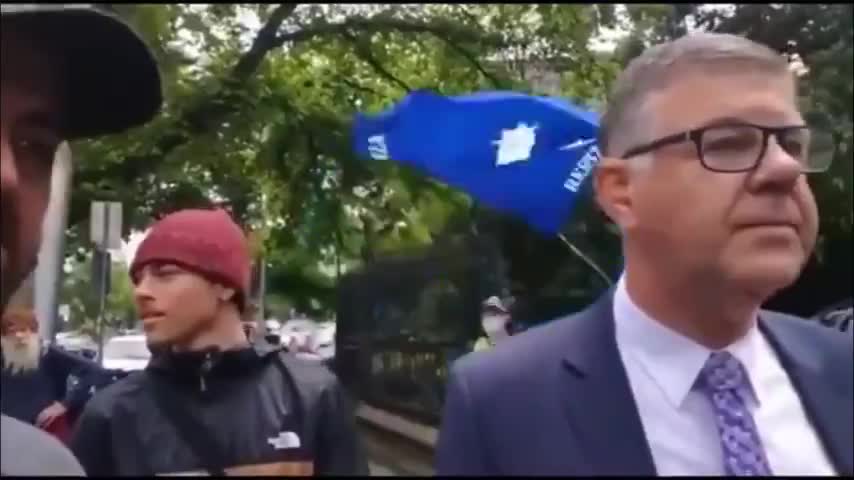 Australia | Walk of Shame - Protestors Silence This MSM Propaganda Agent