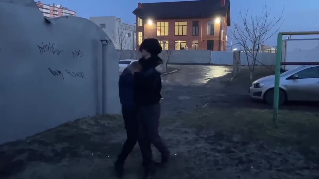 Russian teenagers fight over Aykos