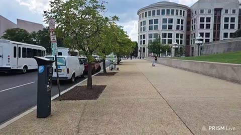 Constitution Steve in front of the Fed Court House and Fake Stream Meadia