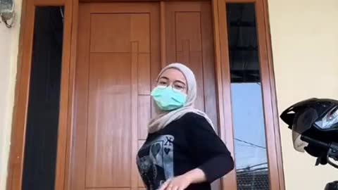 rocking hot tiktok girl in hijab