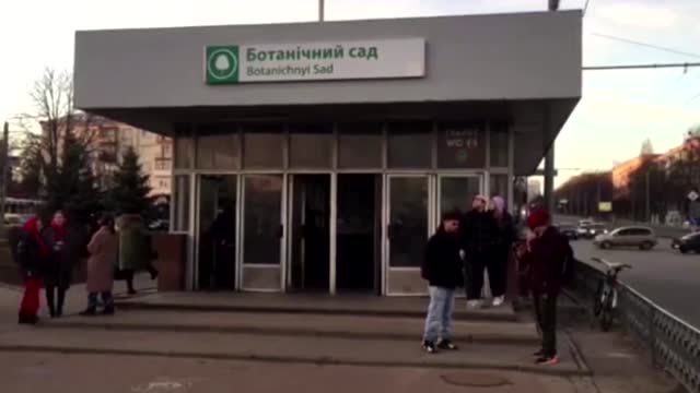 Ukrainians shelter in subway, expecting air strikes