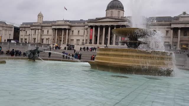 Raining in Trafalgar square 29th Sep 2022