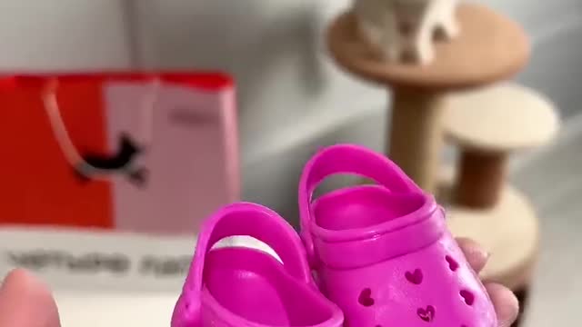 Attention! Tiny Crocs found that's beauty