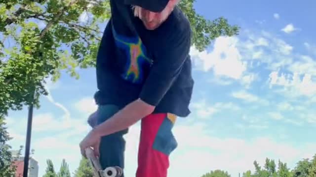 Skateboarding tutorial 13