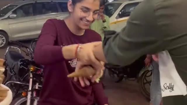 Well that girl was actually respectful.. I loved their moment ❤
