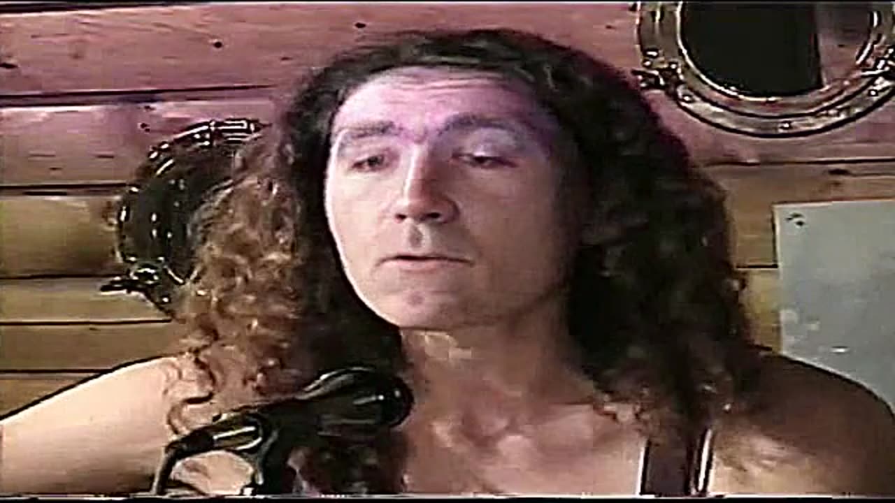 THE TRANSGENDER FOLK SINGER SINGS