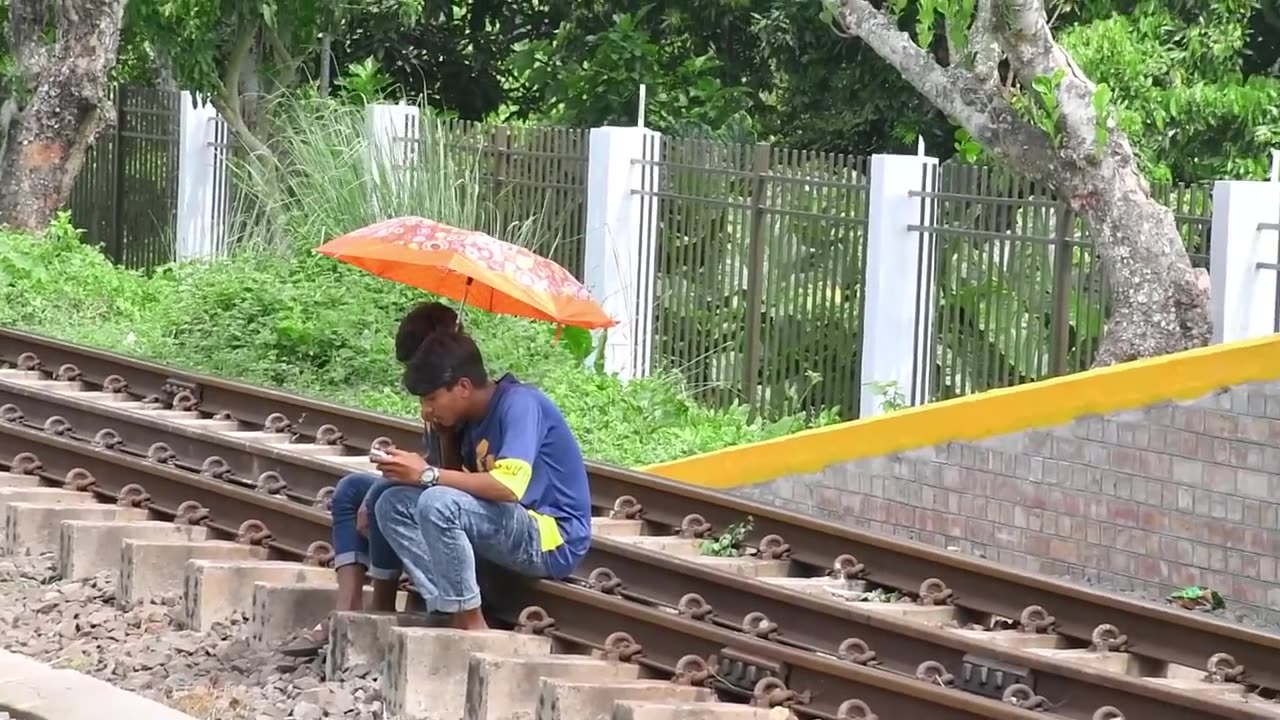 "😂Watch This: Viral Train Horn Prank on Girl Goes Wrong! Funny Reaction Alert!"