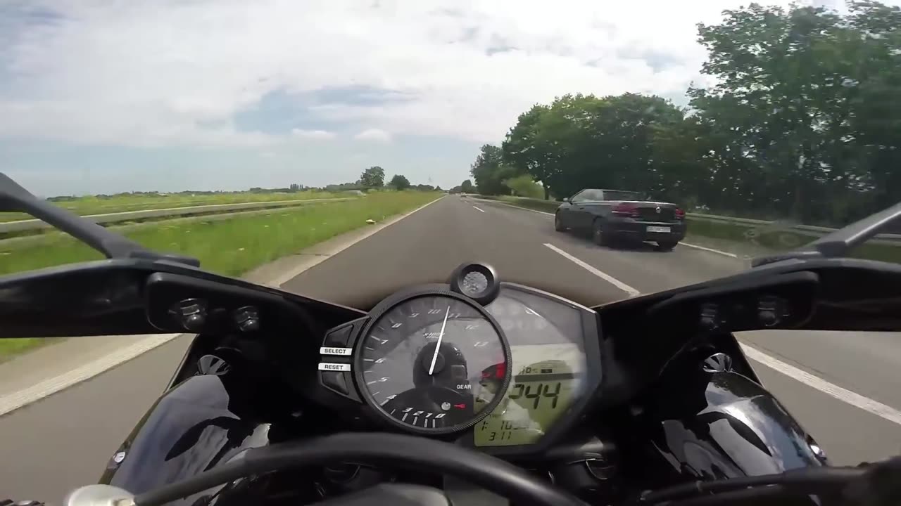 Yamaha R1 Top Speed Run at the Autobahn (Germany)