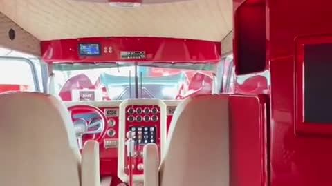 Experience the luxurious American heavy truck.
