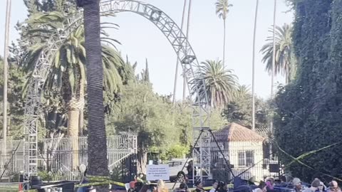 Hollywood Forever Cemetery Where People Go TO CONCERTS AND WATCH SCARY MOVIES ON TOP OF DEAD PEOPLE