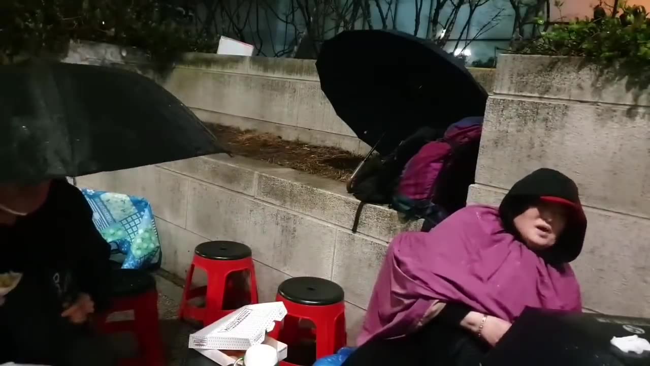 20200406_V3_S01(S3oDqgMDAMg)청와대 큰일 났다, 노숙자들도 대거 대모따라_