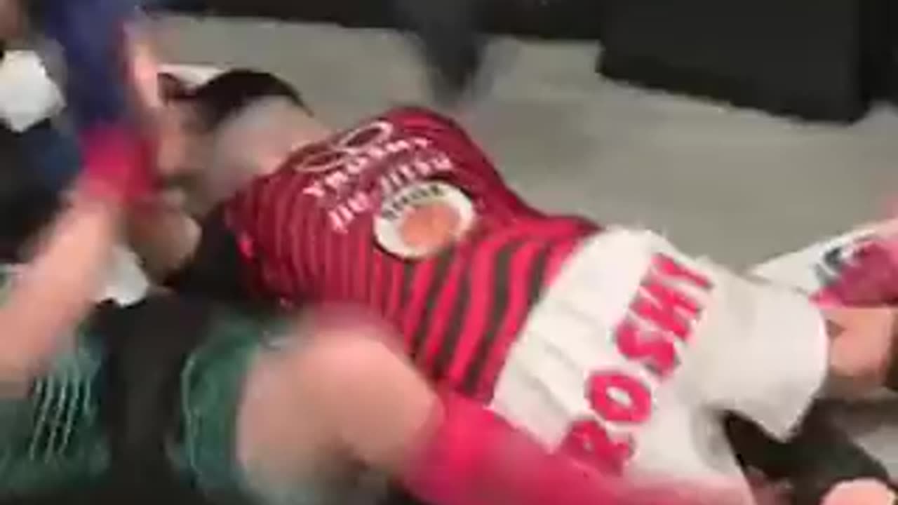 Undefeated 9 Year old Albie King eliminates his opponent with a beautifully executed Kimura...