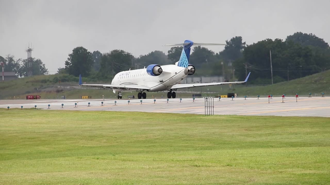 GoJet/United Express CRJ-700 departing St Louis Lambert Intl - STL