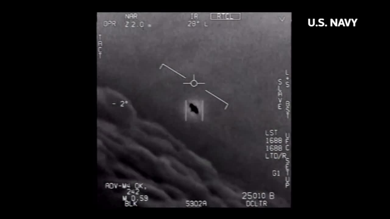UFO spotted by US Army (Video released by US Navy )