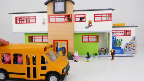 Peppa Pig and Bluey Go to School!