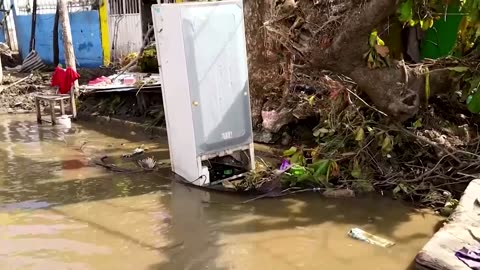 Acapulco grows desperate after hurricane destruction