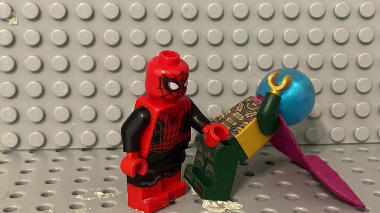 SPIDER-MAN BEATS UP MYSTERIO