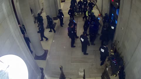 7216 USCH 02 Rotunda Lobby East Stairs 2021-01-06 15:50:58