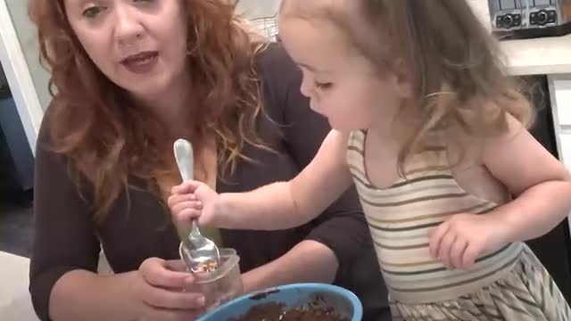2-year-old goes viral for her hilarious diner routine l GMA