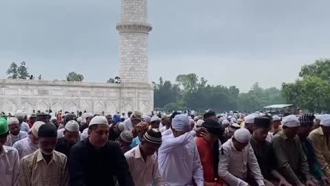 Muslims perform jummah prayer 🕋🕋