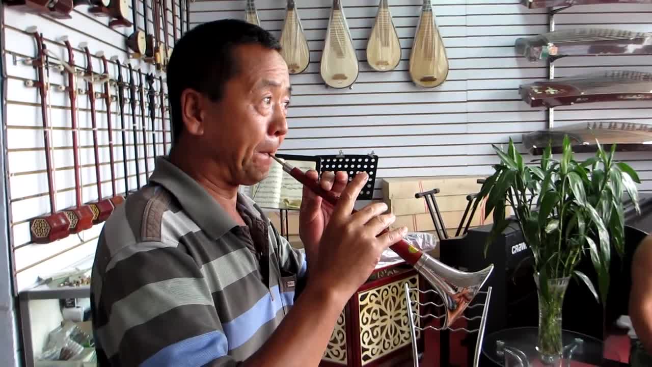 Datong Music Store Owner Plays the Suona