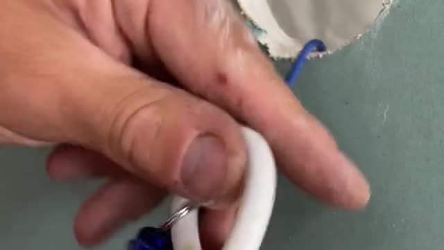 How to effectively line the wire when your hand can't reach it