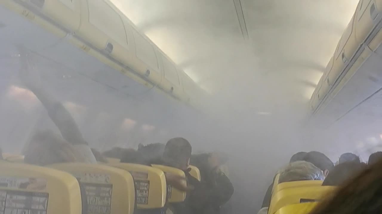 Plane Fills With Smoke After Takeoff