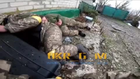 🇺🇦🏃🏻‍♂️Ukrainian militants rush away from Russian artillery