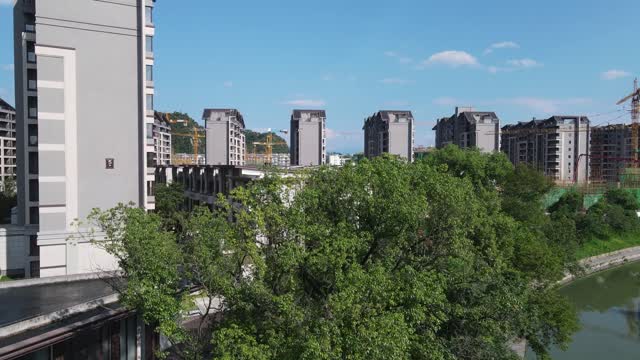 A city by the river