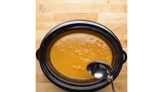 SLOW COOKER BUTTERNUT SQUASH SOUP