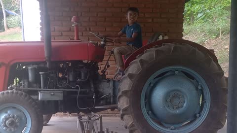 Kid on the tracktor