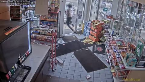 Suspects arrested after trying to steal gun from Detroit Police Officer